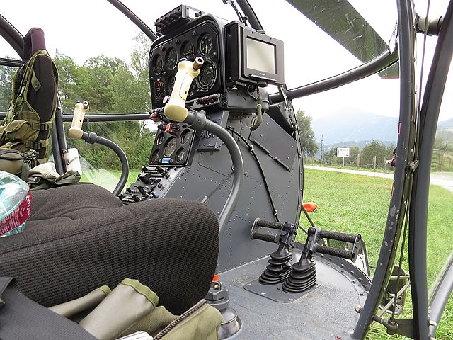 Alouette3_cockpit